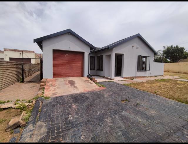 3 BEDROOM FREEHOLD FOR SALE IN DANVILLE